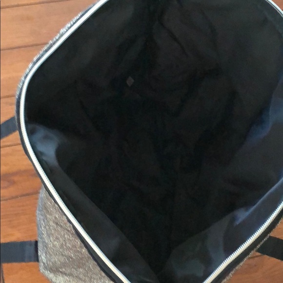 Large Victoria’s Secret Tote NWOT - Picture 3 of 4